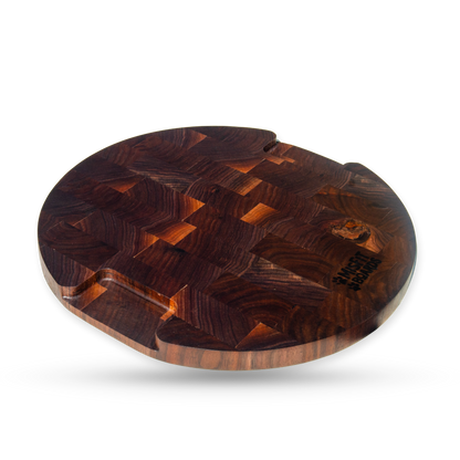 Lucia, one of the twin walnut end-grain pizza boards, product view