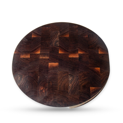 Lucia, one of the twin walnut end-grain pizza boards, product view